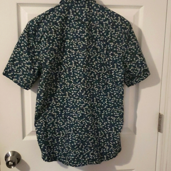Mens size small floral button down slim fit. - Picture 4 of 4